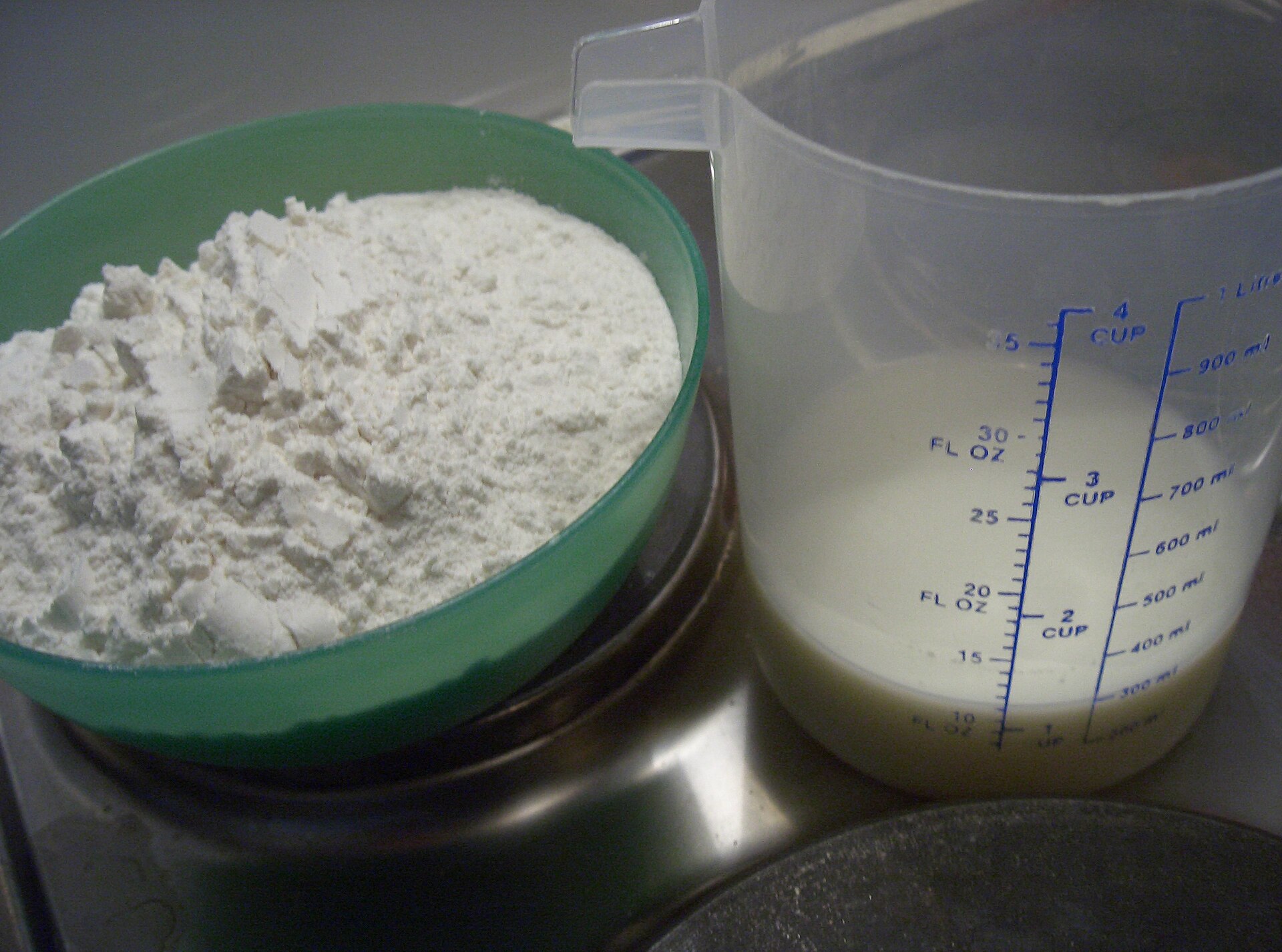 flour measuring cup